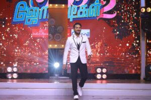 Sathish Krishnan Instagram - PART 2: Watte wonderful journey WOW . never imagined myself as judge and it happened . #bbjodigal2 .  Pic1- walking in for the first time :) pic2- dancing for mukkala the song which made impact in my life .
Pic3-some smile 
pic4-grooving some retro moves. Pic5-random 
pic6-smile after pack up 
pic7-ennamo sollarean Enna nu therla 
pic8-am ready for finals 
pic9-my salute to all the contestants , camera team , art team , choreographers , dancers , makeup team , production team , on set audience , anchors and direction team 
pic10- my thanks to all the viewers  and people who support me . And future supporters :) special thanks @vijaytelevision for having me . Love ❤️