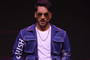 Sathish Krishnan Instagram - PART 2: Watte wonderful journey WOW . never imagined myself as judge and it happened . #bbjodigal2 .  Pic1- walking in for the first time :) pic2- dancing for mukkala the song which made impact in my life .
Pic3-some smile 
pic4-grooving some retro moves. Pic5-random 
pic6-smile after pack up 
pic7-ennamo sollarean Enna nu therla 
pic8-am ready for finals 
pic9-my salute to all the contestants , camera team , art team , choreographers , dancers , makeup team , production team , on set audience , anchors and direction team 
pic10- my thanks to all the viewers  and people who support me . And future supporters :) special thanks @vijaytelevision for having me . Love ❤️