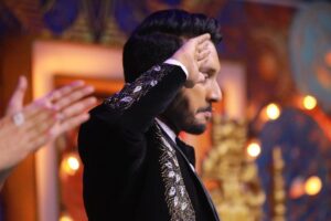 Sathish Krishnan Instagram - PART 2: Watte wonderful journey WOW . never imagined myself as judge and it happened . #bbjodigal2 .  Pic1- walking in for the first time :) pic2- dancing for mukkala the song which made impact in my life .
Pic3-some smile 
pic4-grooving some retro moves. Pic5-random 
pic6-smile after pack up 
pic7-ennamo sollarean Enna nu therla 
pic8-am ready for finals 
pic9-my salute to all the contestants , camera team , art team , choreographers , dancers , makeup team , production team , on set audience , anchors and direction team 
pic10- my thanks to all the viewers  and people who support me . And future supporters :) special thanks @vijaytelevision for having me . Love ❤️