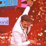 Sathish Krishnan Instagram – PART 2: Watte wonderful journey WOW . never imagined myself as judge and it happened . #bbjodigal2 .  Pic1- walking in for the first time :) pic2- dancing for mukkala the song which made impact in my life .
Pic3-some smile 
pic4-grooving some retro moves. Pic5-random 
pic6-smile after pack up 
pic7-ennamo sollarean Enna nu therla 
pic8-am ready for finals 
pic9-my salute to all the contestants , camera team , art team , choreographers , dancers , makeup team , production team , on set audience , anchors and direction team 
pic10- my thanks to all the viewers  and people who support me . And future supporters :) special thanks @vijaytelevision for having me . Love ❤️