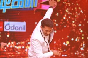 Sathish Krishnan Instagram - PART 2: Watte wonderful journey WOW . never imagined myself as judge and it happened . #bbjodigal2 .  Pic1- walking in for the first time :) pic2- dancing for mukkala the song which made impact in my life .
Pic3-some smile 
pic4-grooving some retro moves. Pic5-random 
pic6-smile after pack up 
pic7-ennamo sollarean Enna nu therla 
pic8-am ready for finals 
pic9-my salute to all the contestants , camera team , art team , choreographers , dancers , makeup team , production team , on set audience , anchors and direction team 
pic10- my thanks to all the viewers  and people who support me . And future supporters :) special thanks @vijaytelevision for having me . Love ❤️