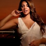 Shama Sikander Instagram - नज़ाकत ले के आँखों में वो उसका देखना .. तौबा ईलाही हम इन्हें देखें – के उनका देखना देखें... . . . #sareelove #nazakat #aankhe #beauty #khoobsurat #goodmorning #actorslife #shamasikander