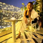 Shama Sikander Instagram - Sipping my cup of tea, spending my ME time was never better before…. Thank you @loomcraftsluxuryfurniture for making such amazing outdoor furniture so i can enjoy my evening sunsets 🌅 ❤️☺️☺️ . . . #fashionstyle #furniture #white #collaboration #lights #purelove #photoshoot #metime #shamasikander Mumbai, Maharashtra