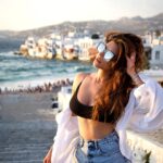 Shama Sikander Instagram - Just…..☺️✨✨ . . . #throughback #holidayseason #stylefashion #fashionista #greece #whether #smile #actorslife #shamasikander