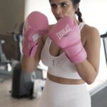 Shama Sikander Instagram - Let’s fight…🥊 . . . #boxing #kickboxing #fight #gymmotivation #stayfit #stayhealthy #reelsinstagram #reelkarofeelkaro #reelsindia #reelitfeelit #shamasikanderreels