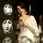 Shama Sikander Instagram - Inteha Ho Gayi Intezaar Ki.... . . . #saree #white #traditional #bollywood #actorslife #photoshoot #shootdairies #shamasikander #ethenic