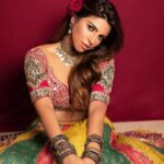 Shama Sikander Instagram - Dilbaro….🧿😇♥️ . . . #yellow #love #photoshoot #dilbaro #makeup #actorslife #shootdairies #fashionstyle #traditional #shamasikander