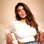 Shama Sikander Instagram - The Art of observing and not absorbing...... . . . #stylish #classy #fashioninsta #attractive #looks #photoshoot #shootdairies #actorslife #shamasikander good