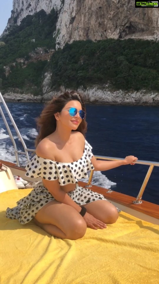 Shama Sikander Instagram - Turn your pain into power….💪🏻 . . . #queen #power #instagram #influencer #reelsinstagram #reelitfeelit #reelsindia #actorslife #qoutes #shamasikanderreels