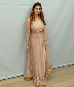 Shamlee Instagram - Outfit @rehanabasheerofficial 
Hair @jimhairlogica 
Make up @rajbridalmakeup