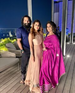 Shamlee Instagram - Deepawali with the fam‼️
Outfit - @rehanabasheerofficial