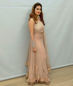 Shamlee Instagram - Outfit @rehanabasheerofficial 
Hair @jimhairlogica 
Make up @rajbridalmakeup