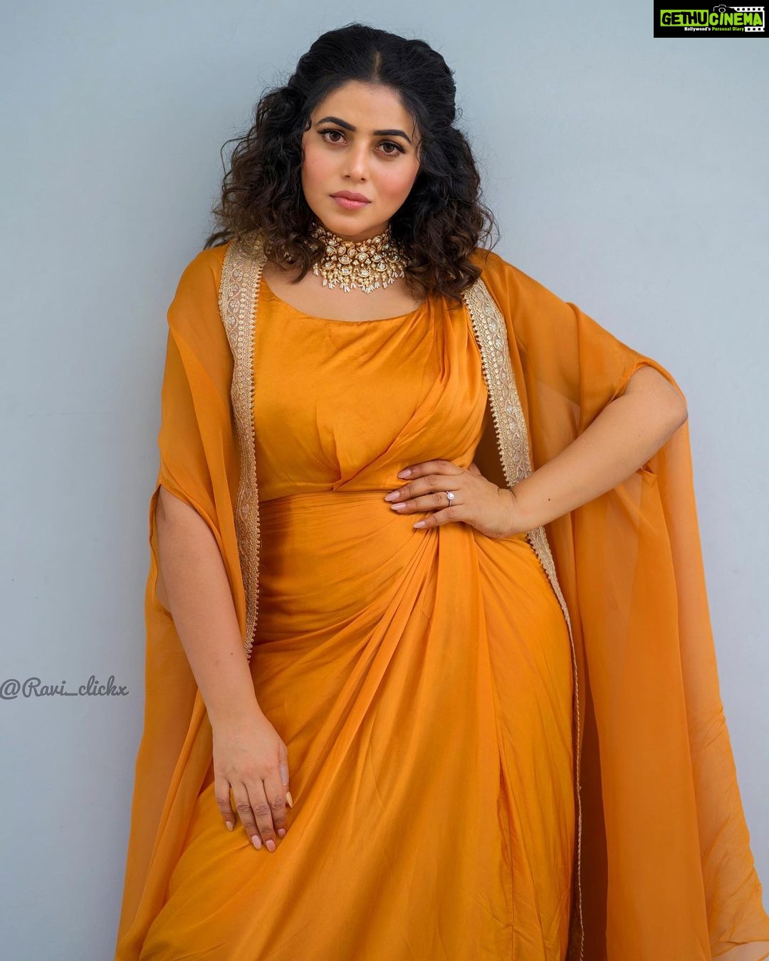 Shamna Kasim Instagram - Attitude is everything, so pick a good one… Styled by: @impriyankasahajananda Outfit: @shaayabytriptisingh Accessories: @kushalsfashionjewellery Photography: @ravi_cross_clickx Edited: @v_capturesphotography Hairstylist: @hairstylist_srinivas Personal staff: @pranay_kohli #lovemyjob #lovemylife ❤️🧿
