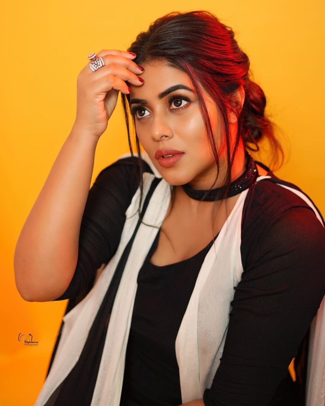 Shamna Kasim Instagram - I dress myself not to impress but for comfort and for style 😍🧿 Costume&styling: @rashmimuraleedharan Costume curtsy: @ladies_planet_ Pics: @v_capturesphotography Hairstylist: @hairartistpoojagupta Personal staff: @pranay_kohli