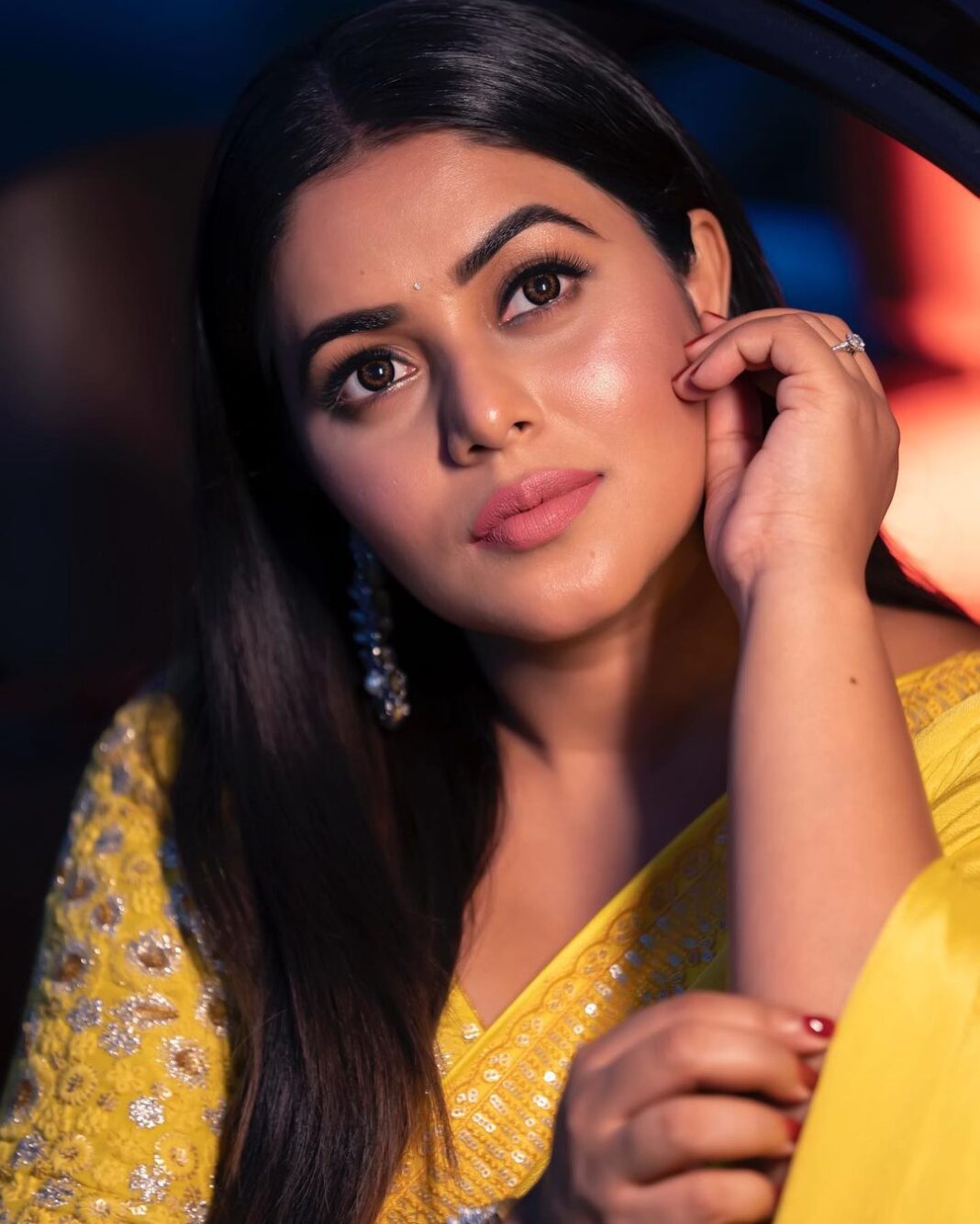 Shamna Kasim Instagram - Beauty begins the moment you decide to be yourself…. Styling: @vasudevan.arun Costume: @indie_vastralay Jwellery: @kushalsfashionjewellery Pics: @v_capturesphotography Hairstylist: @hairartistpoojagupta Personal staff: @pranay_kohli #dhee dancing icon #etvtelugu #lovemyjob🧿