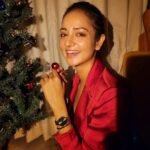 Shanvi Srivastava Instagram - It’s the most beautiful time of the year @danielwellington is making it prettier with it’s holiday offers with up to 30% off on all products and an additional 15% off when you use my code ‘SHANVI’ #shanvisrivastava #shanvisri #danielwellington #colab #festive #celebration #newyear #christmas