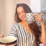 Shanvi Srivastava Instagram - What’s that one thing which brightens up your morning? 💕 . . . #chai #chaigirl #lemongrass #ginger #tea #morning #morningvibes #positivevibes #shanvi #shanvisrivastava #shanvisri #shanvisrivastsav #reels #potd #ootd #bollywood #kannada #kannadaactress #sandalwood #tamilcinema #kannadacinema Mumbai, Maharashtra