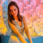 Shazahn Padamsee Instagram – Turning my studio into sunset land 🌅✨

#reels #reelsinstagram #feelitreelit #explore #reelsindia #reelsvideo #reelkarofeelkaro #reelsinsta