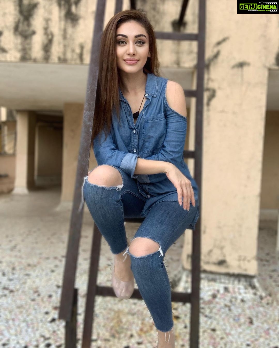Shefali Jariwala Instagram - Just like that ... #denimondenim #comfortable . . . #style #sassy #comfy #denimlove #fresh #instapic #instastyle #blue #mondaymood #nomondayblues #picoftheday