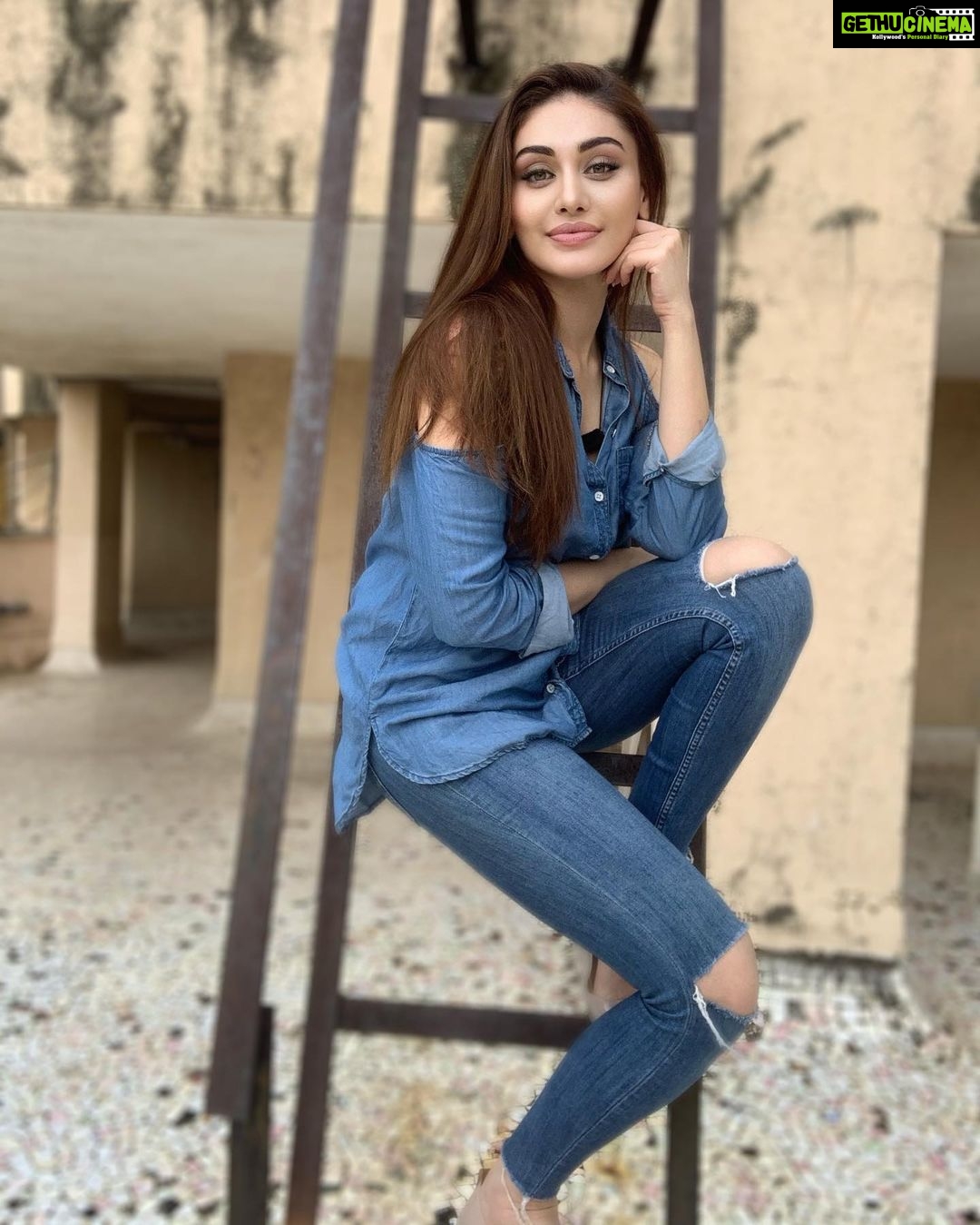 Shefali Jariwala Instagram - Just like that ... #denimondenim #comfortable . . . #style #sassy #comfy #denimlove #fresh #instapic #instastyle #blue #mondaymood #nomondayblues #picoftheday