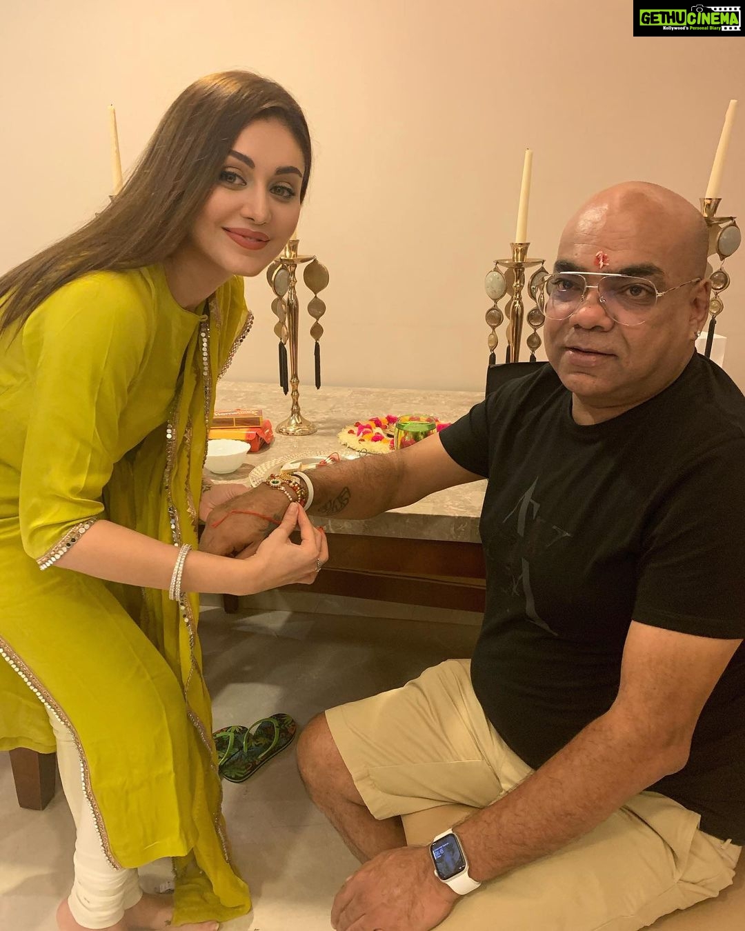 Shefali Jariwala - 315.4K Likes - Who need a superhero when you have brothers like @hindustanibhau @anindatherockstar
Love you to the moon and back ...
Stay blesses always ā„ļø
.
.
.
#rakhi2020 #rakshabandhan #brotherfromanothermother #blessedbeyondmeasure #love #instapic #instalove #familyforever