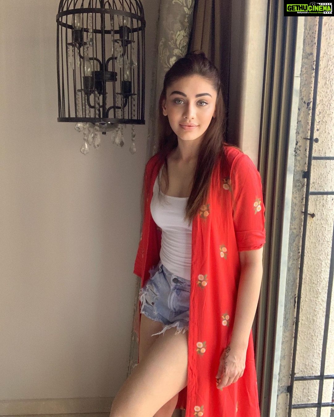 Shefali Jariwala Instagram - Let a smile be your umbrella on a rainy day.... . . . #rainyday #rain #happy #wednesday #goodvibes #besafe #picoftheday
