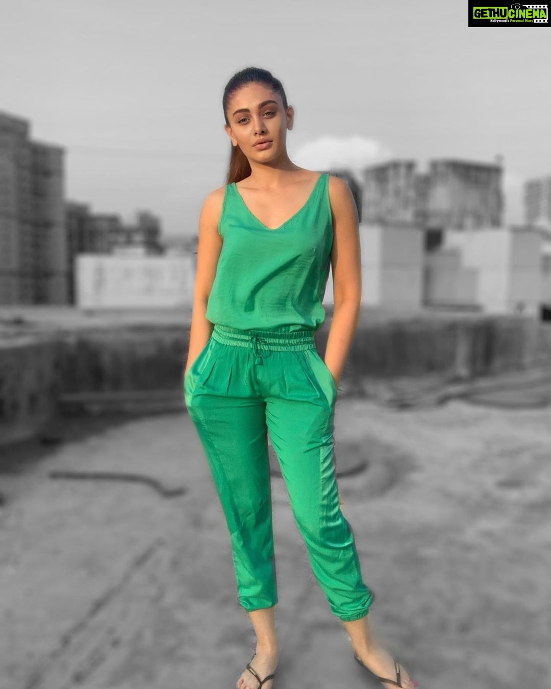 Shefali Jariwala Instagram - Life is too short to blend in! . . . . . . #positivevibes #slay #goldenhour #sunset #monochrome #blackandwhite #instadaily #instalikes #instagood #picoftheday #positivity