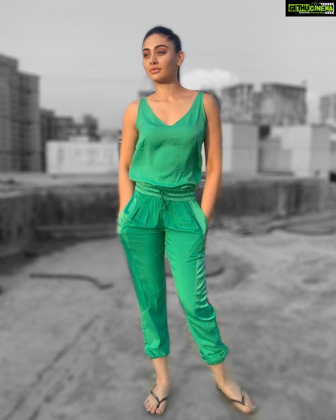 Shefali Jariwala Instagram - Life is too short to blend in! . . . . . . #positivevibes #slay #goldenhour #sunset #monochrome #blackandwhite #instadaily #instalikes #instagood #picoftheday #positivity