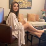 Shefali Jariwala Instagram - Stay Home... Stay safe ! I hope like me you are also abiding by the #janatacurfew. Let’s be a responsible Indian citizen and support this initiative by our @pmo__india_ . At 5 pm, I will be at my balcony clapping for all those who work tirelessly in keeping us safe. I hope you do that too... #stayhome #staysafe #corona #covid_19 #pmo #india