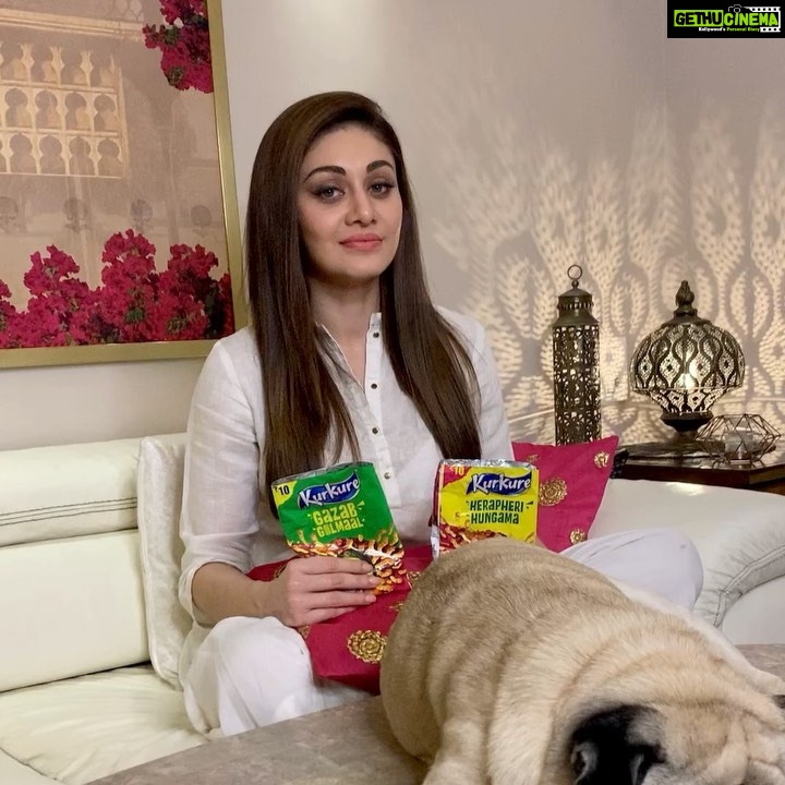 Shefali Jariwala Instagram - @lostboyjourney ....here I go, accepting the #baaprebaapchallenge Tangy in one bite, spicy in another. What a challenge! Turns out it is as crazy as everyone is saying it is. #Baaprebaap #kyamasalehain #baaprebaapchallenge @kurkuresnacks #biggboss13