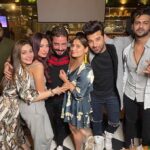 Shefali Jariwala Instagram - Mad nite with my favourite mad people!!! @ronak1310 @hindustanibhau @officialmahirasharma @parasvchhabrra @vishalsingh713 @lostboyjourney @artisingh5 @bombay_adda