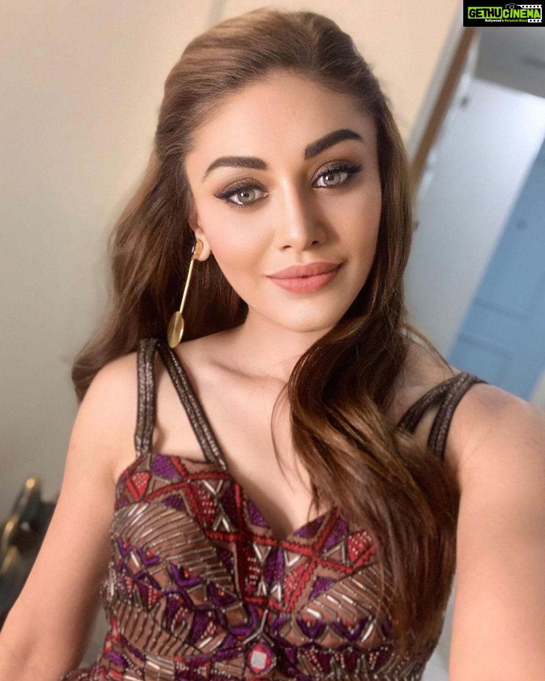 Shefali Jariwala Instagram - I am who I am, I am what I am, I do what I do and I ain’t never gonna do it any different. I don’t care who likes it and who doesn’t ! . . . #tuesdaythoughts #tuesday #loveyourself #instapic #instadaily #selfie #selfieoftheday #positivity