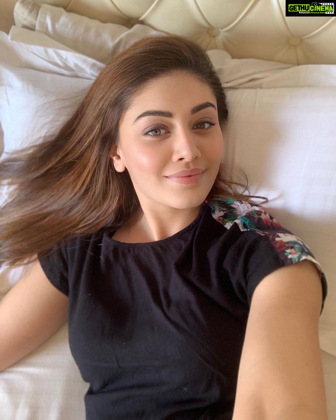 Shefali Jariwala Instagram - Sunbae... 🥰 . . . #sundayfunday #sundayvibes #sunday #chill #relax #refuel #loveyourself #pamper #lazy