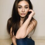 Shefali Jariwala Instagram - “Be heroes of your own stories” – Constance Wu . . #selflove #loveyourself #instamood #instalove #picoftheday #potrait #simplicity