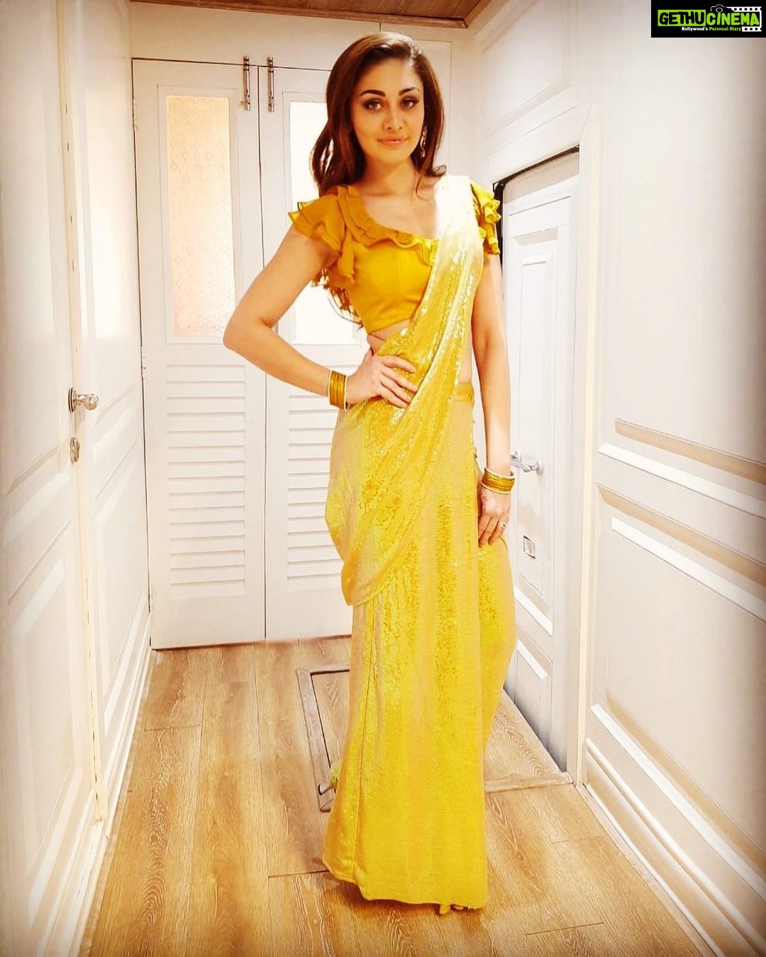 Shefali Jariwala Instagram - Every time I wear saree, my mind is like “Tip Tip Barsa Pani” Outfit by @iamkenferns Makeup& Hair by @makeup.yasmin . . #saree #wednesdayvibes #workmode #instagood #instadaily #yellow