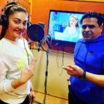 Shefali Jariwala Instagram - Back to work ... with our director @chandrakantsingh_ck #dubbing #workmode #lovemyjob #fresh #positivity #positiveenergy #instawork #webseries
