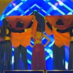 Shefali Jariwala Instagram - Showtime ! #stage #love #dancingqueen #blingbling #workmode #lovemyjob #performance #kolkata #reelsindia #dancebabydance #dancereels #nomondayblues #red #instareels