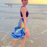 Shefali Jariwala Instagram - A walk on the beach always soothes the soul ❤️ #beachbum #beachlife #goodvibes #tuesdaytip #positivevibes #reelsindia #goadiaries #oceanlover #trendingreels #instagood