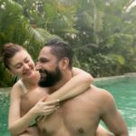 Shefali Jariwala Instagram - #tgif #couplegoals❤ #weekend #shenanigans #funnyreels #reelsindia #reelsvideo #love #pooltime #fun