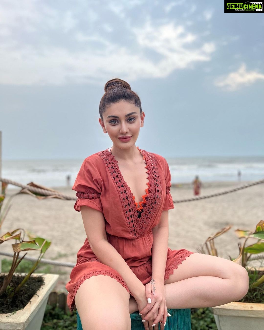 Shefali Jariwala Instagram - Sunset state of mind ! #sunsetlover #goa . . . #goadiaries #sundayvibes #chilling #wanderlust #happyplace #vacaymode #beachbum #morjimbeach Goa