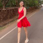 Shefali Jariwala Instagram – Setting myself free !
#walkwithme 
.
.
.
#goadiaries #naturelover #vacaymode #happygirl #refreshing #summervibes #chillin #relaxing #sundaying #sundayvibes #sundayfunday