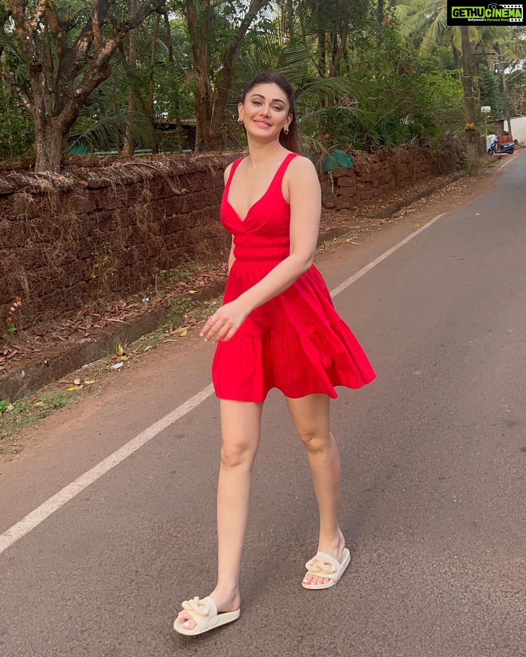 Shefali Jariwala Instagram - Setting myself free ! #walkwithme . . . #goadiaries #naturelover #vacaymode #happygirl #refreshing #summervibes #chillin #relaxing #sundaying #sundayvibes #sundayfunday
