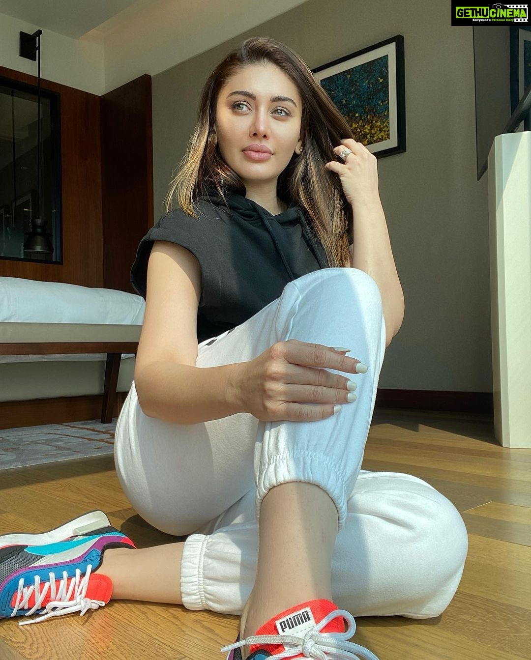 Shefali Jariwala Instagram - Sunshine state of mind ! #sunshinegirl . . . #wednesdaymood #travelgram #sunnyday #summertime #love #instagood #wednesday #pic Grand Hyatt Kochi Bolgatty