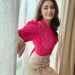 Shefali Jariwala Instagram - Let me be your sunshine today… #sunshinegirl Wearing @theboozybutton @makeup.yasmin . . #rainyday #indoors #smilemore #happylife #goodlife #instamood #tuesdayvibes #tuesday #pic #easybreezy