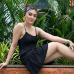 Shefali Jariwala Instagram - Dare to dream !? #lostinthought . . . #justbreathe #nomondayblues #mondaymotivation #monday #pic #instagood #dreamscometrue #positivity #happiness #joy