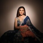 Shefali Jariwala Instagram - Spreading light ! #diwali2022 @iam_kunalverma @rushi.passion @stylebyhetvigindra @neeta_lulla #ootd #ootdindia #diwalinights #happiness #festive #positivevibes #love