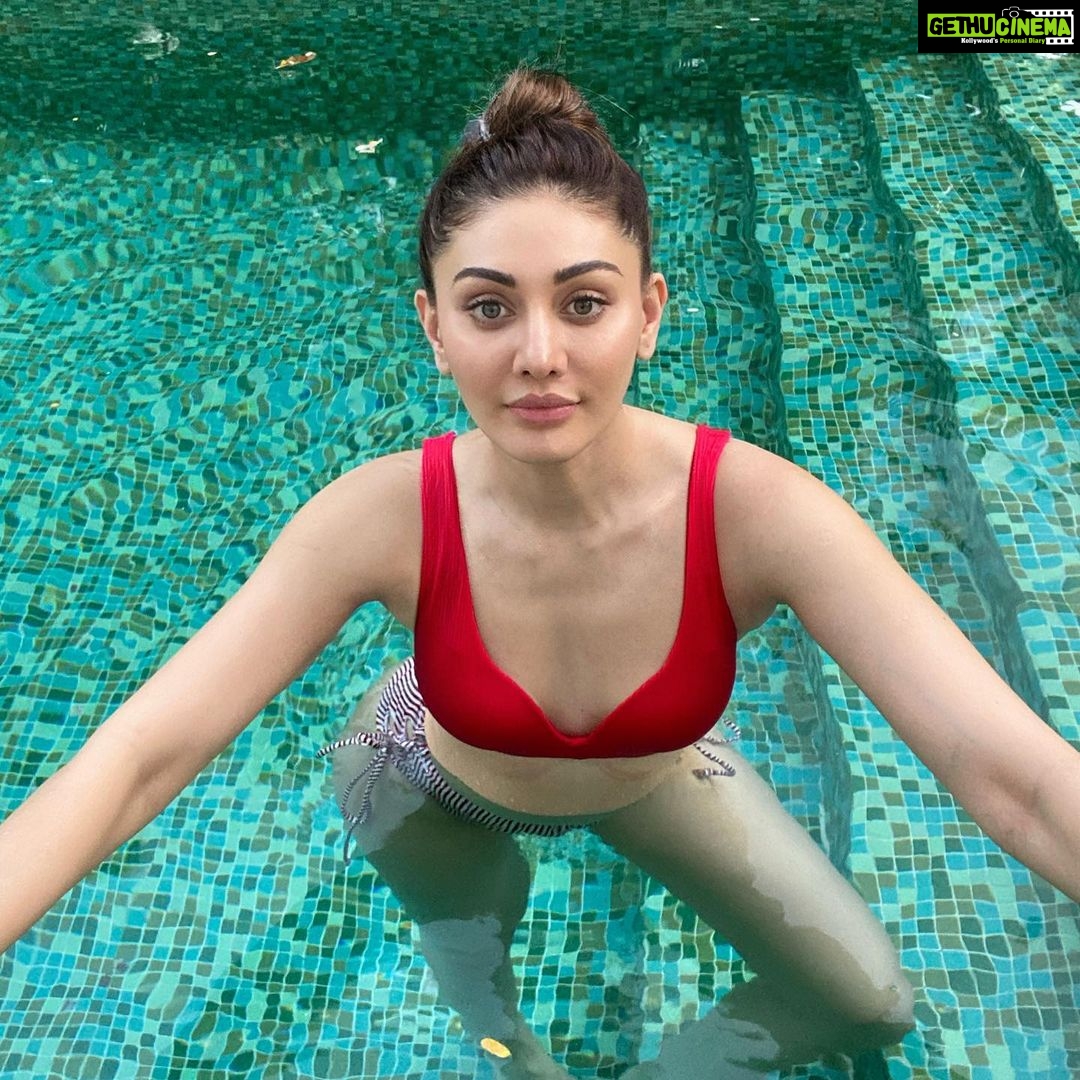 Shefali Jariwala Instagram - Aqua-holic ! #pooltime #summerlovin . . . #sundayfunday #sundayvibes #poolside #chillin #funtimes #instagood #sunday #love