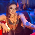 Shefali Jariwala Instagram - Glass Khali ….. Coming Soon only on @zeemusiccompany @dhruwal.patel @pappumaalu_555_zahursheikh_ @anindatherockstar @prats_sharma @siwachankit #newsong #musicvideo #comingsoon #zeemusiccompany