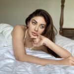 Shefali Jariwala Instagram – Fall asleep with a dream and wake up with a purpose.
#fridaymotivation 
.
.
.
#friday #pic #instadailypic #weekendvibes #daretodream