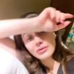 Shefali Jariwala Instagram - When you enjoy ur job… work becomes play ! #workmodeon . . . #adayinmylife #reelkarofeelkaro #nomondayblues #reelsindia #actorslife #fun #enjoyinglife #gratitude
